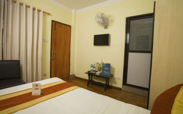OYO 156 Hotel Sweet Town