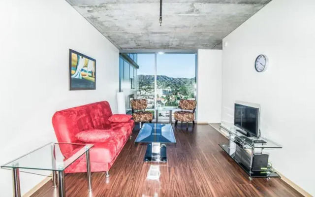 Hollywood Mirage Apartment