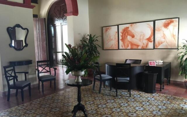 Hotel E La Avellaneda