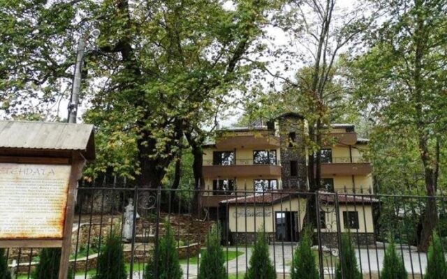 Eco Hotel Momata