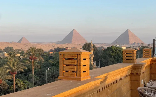 Taj pyramids view inn