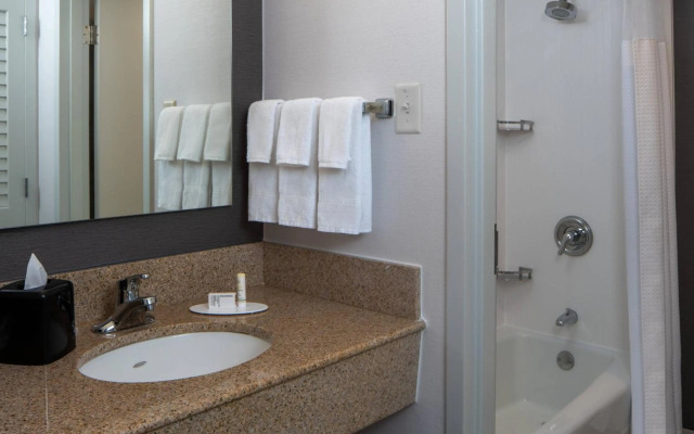 Courtyard by Marriott Memphis East/Park Avenue