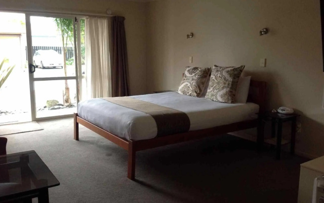 Pacific Coast Motor Lodge