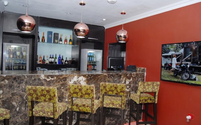 Kings Celia Hotel & Suites
