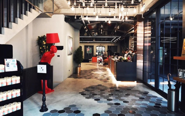 Thinker Hotel