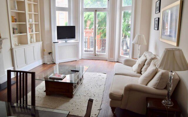 Elegant 2 Bedroom Chelsea Flat With Roof Terrace