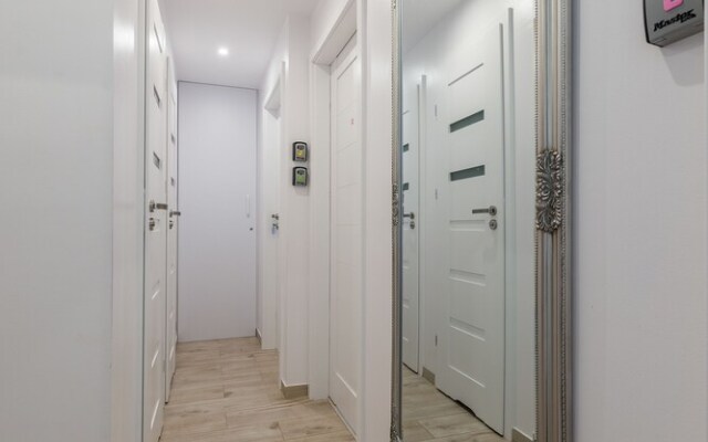 UNIT Short Rent Apartment by Warsaw Metro Station