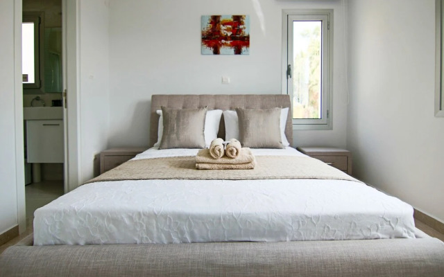 Phaedrus Living: Luxury Villa Ellison