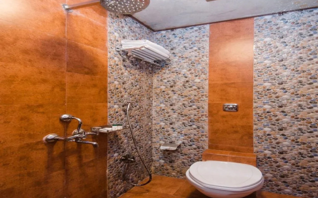 OYO 7879 Golden Tulipz Boutique Hotel