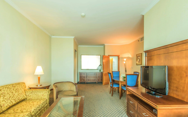 Swissotel Al Murooj Dubai Hotel