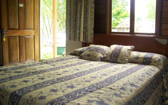 Rhodes Beach Resort Negril