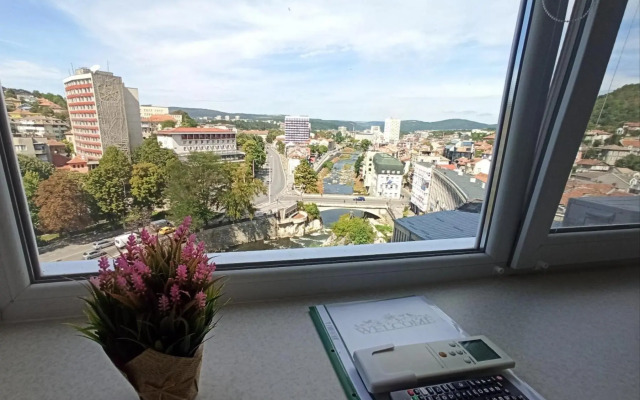 Top Center Nice View Studio