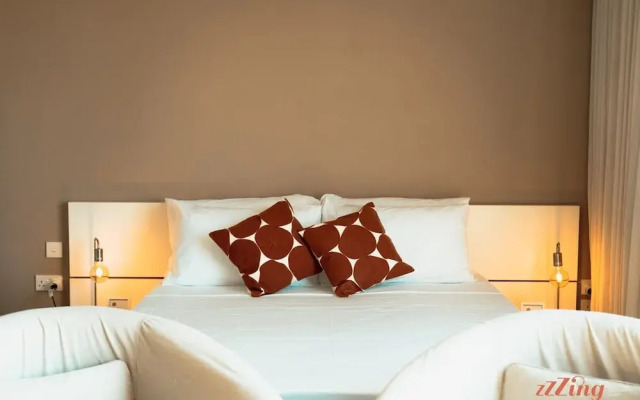 Gorgeous Seaviews From a Stunning Studio