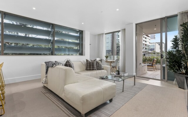 Elegant stunning marina views