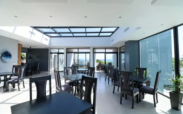 Skylight Suites Restaurant Bar