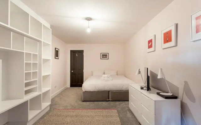 Luxury West End Apt. W/ Private Patio & Parking!