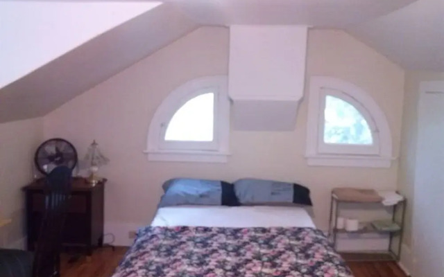 Port Hope Economy Apartments