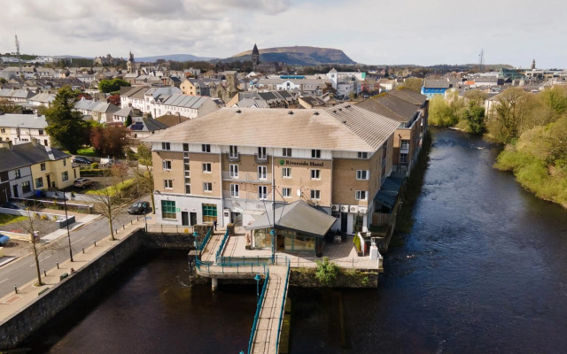 Riverside Hotel