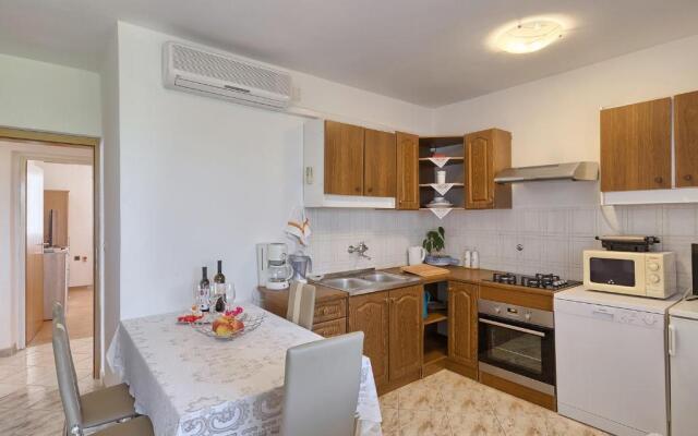 Apartman D&D, Dvorine 63