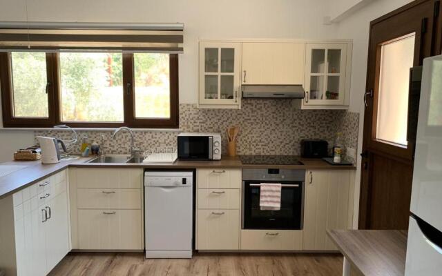 STUDIO in CAPTAINS HOUSE WITH A POOL