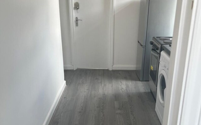 Captivating 2-bed Apartment in Ilford