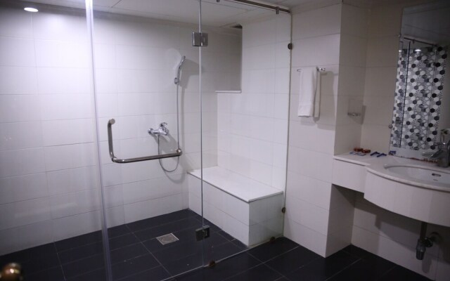 Hotel de Papae Intl