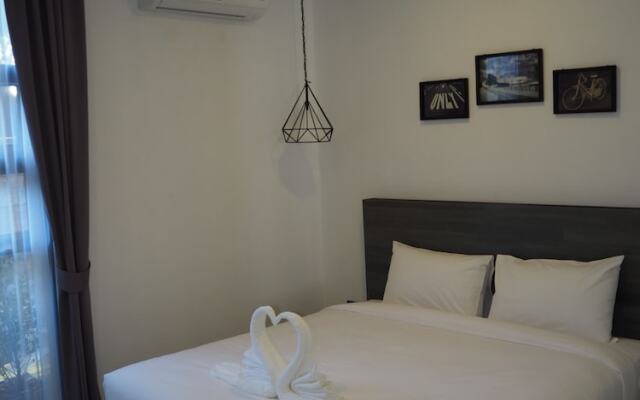 Sherloft Home and Hostel Private Room