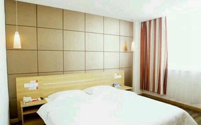 Thank Inn Plus Hotel Henan Luoyang Longmen High-speed Railway Station Longmen Grottoes – Guest Rooms – Luoyang