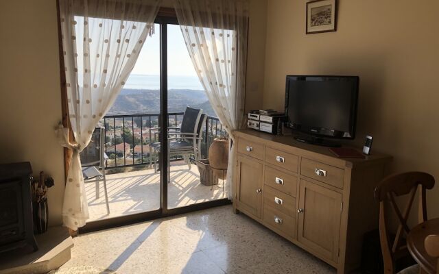 Inviting 2 Bed Apartment In Pissouri Ti Thea