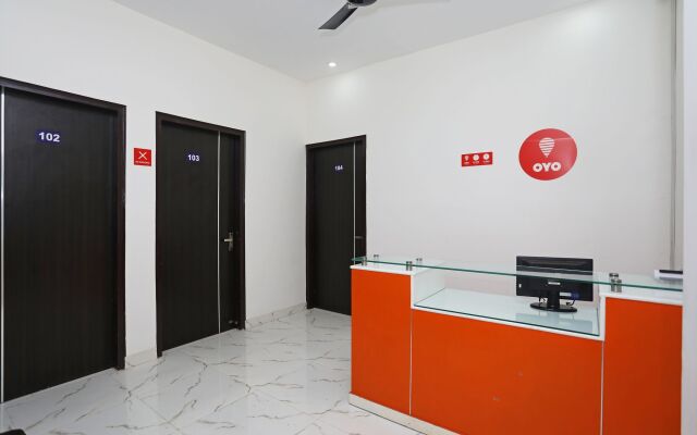 OYO Rooms Huda City Center Market District