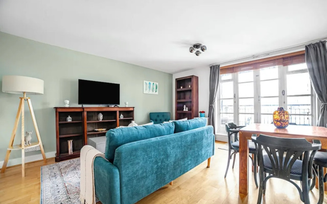 The Canary Wharf Flat