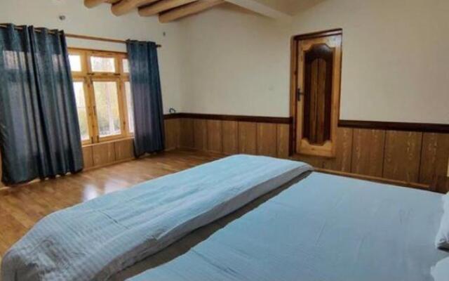Yarol Guest House