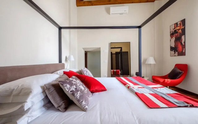 Venice Canal Palazzo Gracious and Modern 3 Bedroom Apartment