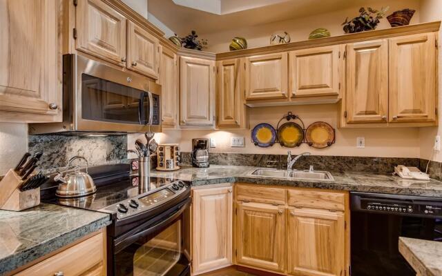 Premier 2 Bedroom Mountain View Condo Located in Historic Downtown Breckenridge Walking Distance to Peak 9