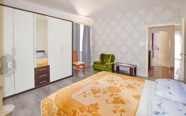 Apartment Dama-10m from beach