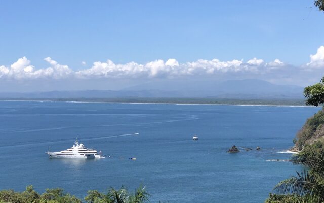 Vista Ocean Suites