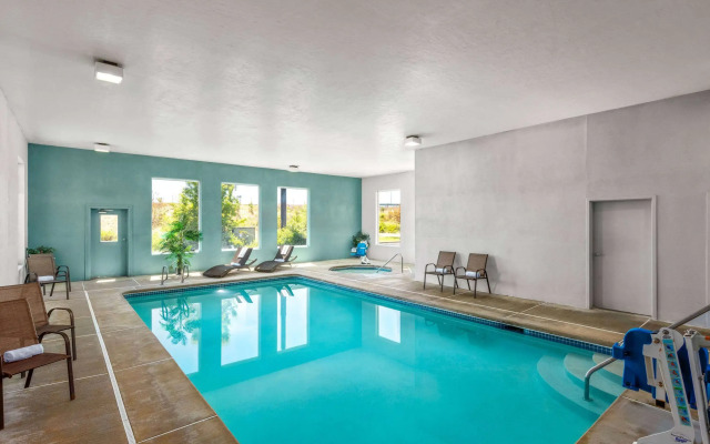 Super 8 by Wyndham Roseburg