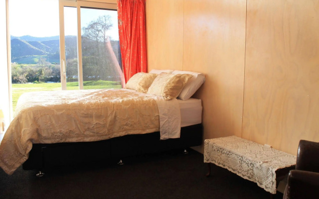 Hakarimata Lodge - Riverside Sanctuary