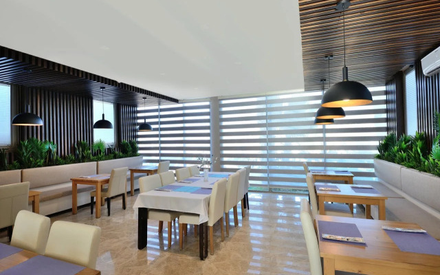 Lugga Boutique Hotel & Beach