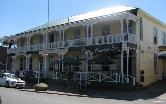 Raglan Harbour View Hotel