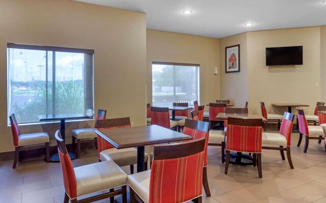 Comfort Inn and Suites Pittsburg