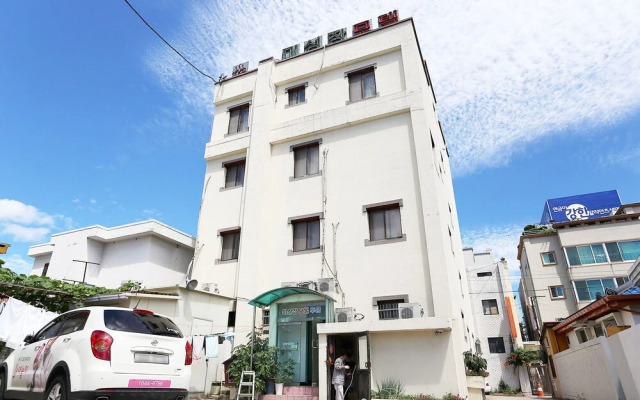 Gangneung Miseongjang Motel