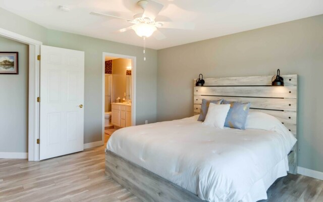 Lakefront Ozark Condo w/ Spacious Balcony!