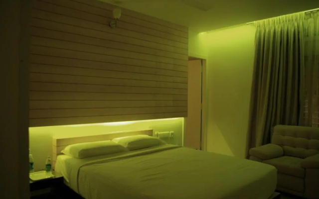 Roseline Suites - A Business Hotel