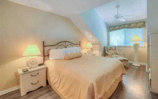 West Hyde Park Three-bedroom Apartment 10-F