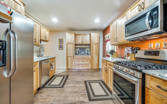 Wilmington Retreat Near Trails, Skiing & Festivals