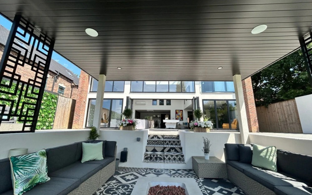 5 Bed Villa-sleeps 10-hot Tub-bar & Pool Table