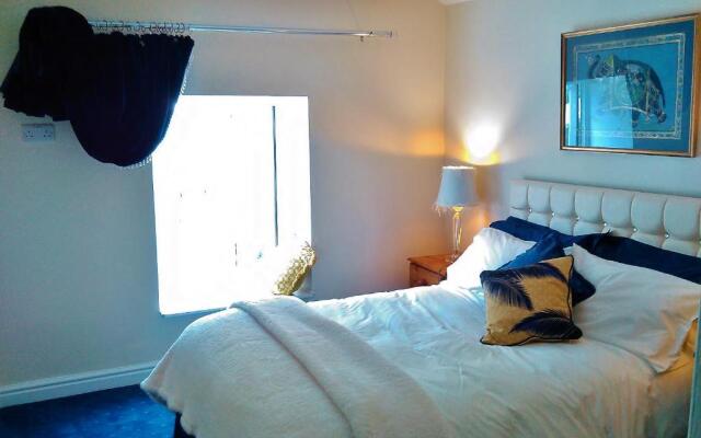 Pen-Y-Bont Hotel