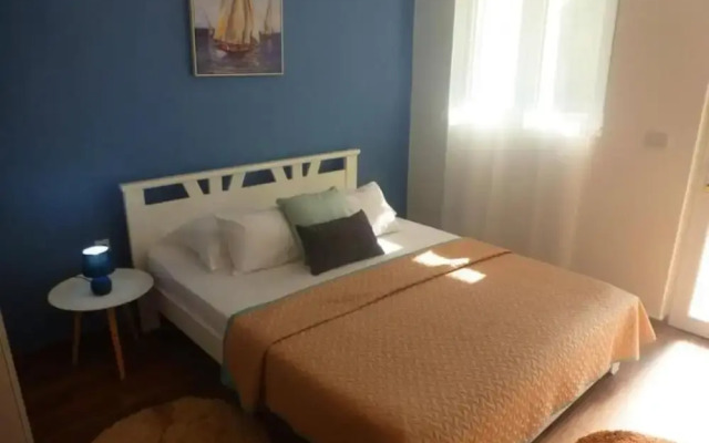 Room-cozy Studio With Terrace- Street vi