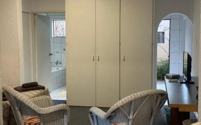 Room-busa House Self Catering Guest Hous